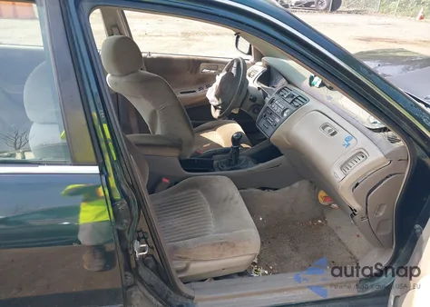 1998 Honda Accord Lx from USA, damaged, VIN 1HGCG5545WA033128